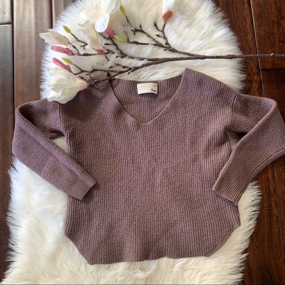 Aritzia Sweaters - Aritzia▪️Wolter Waffle Knit V neck Sweater. Sz S